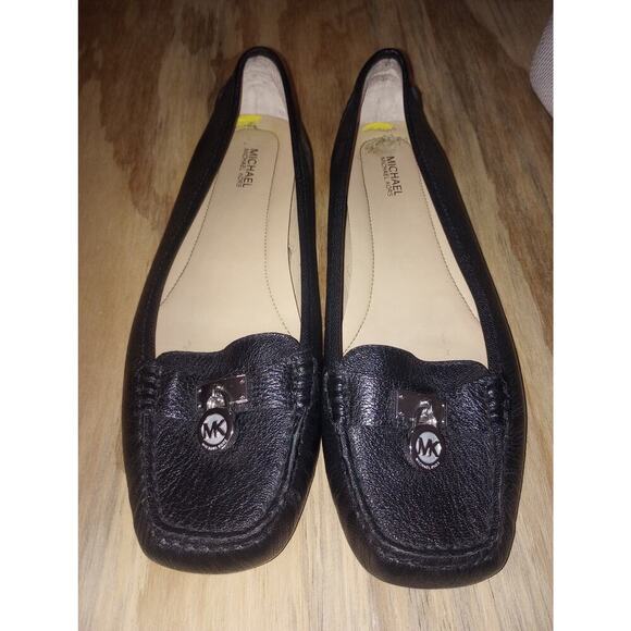 Women's Michael Kors Flats Black 9 Hamilton Padlock - Picture 1 of 3